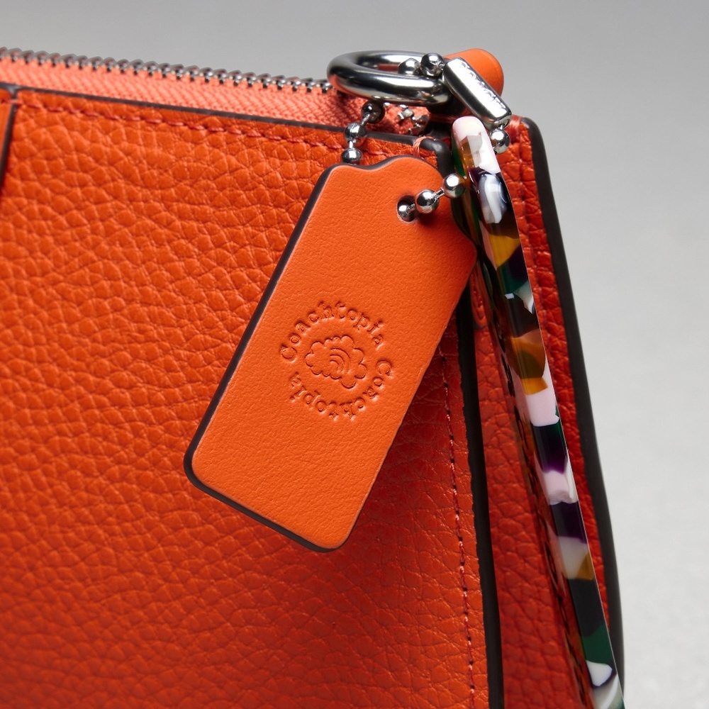 New Coachtopia Wavy Baguette Bag In Pebbled Coachtopia Leather - Picture 5 of 7